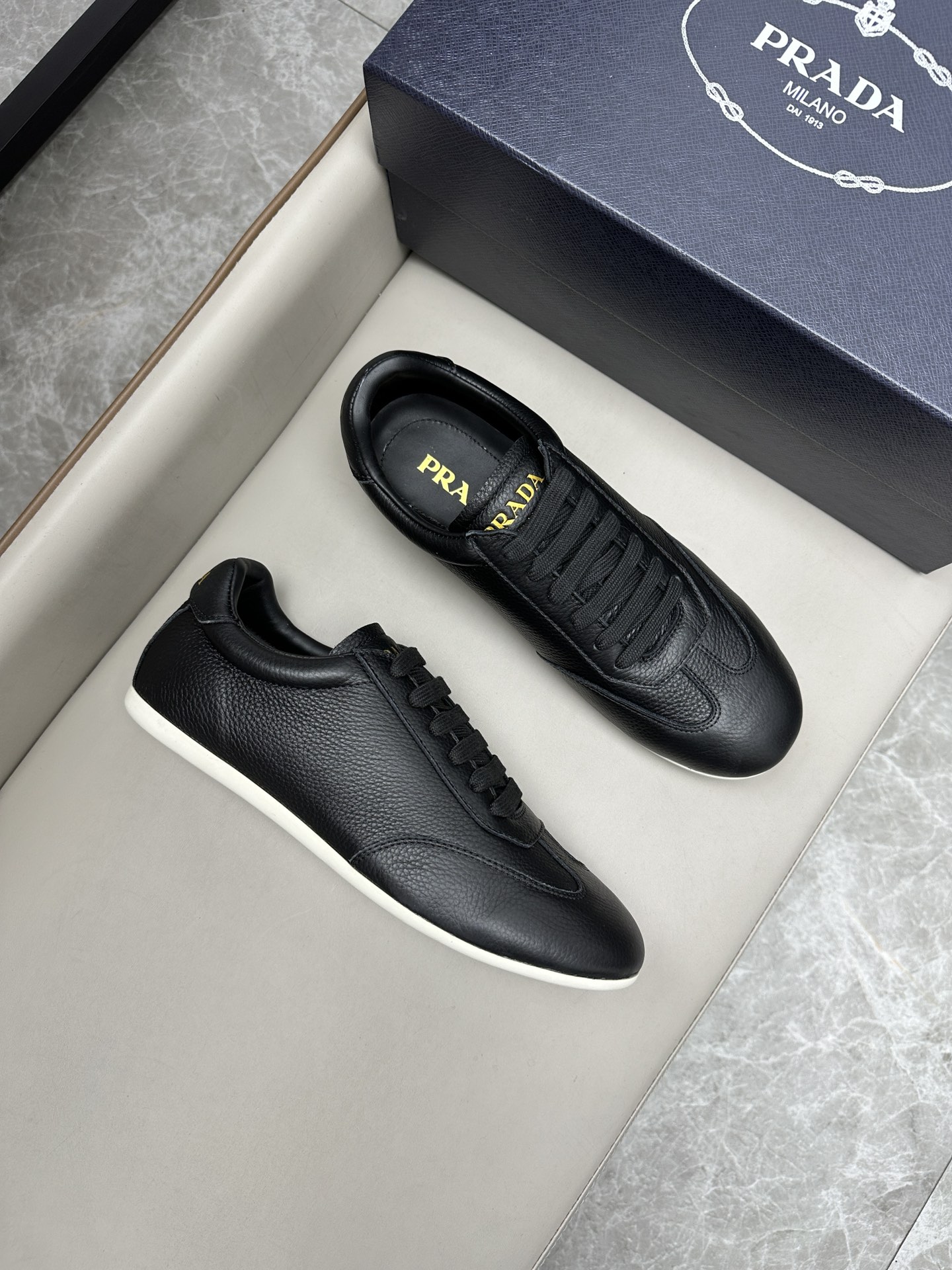 프라다 Prada 스니커즈