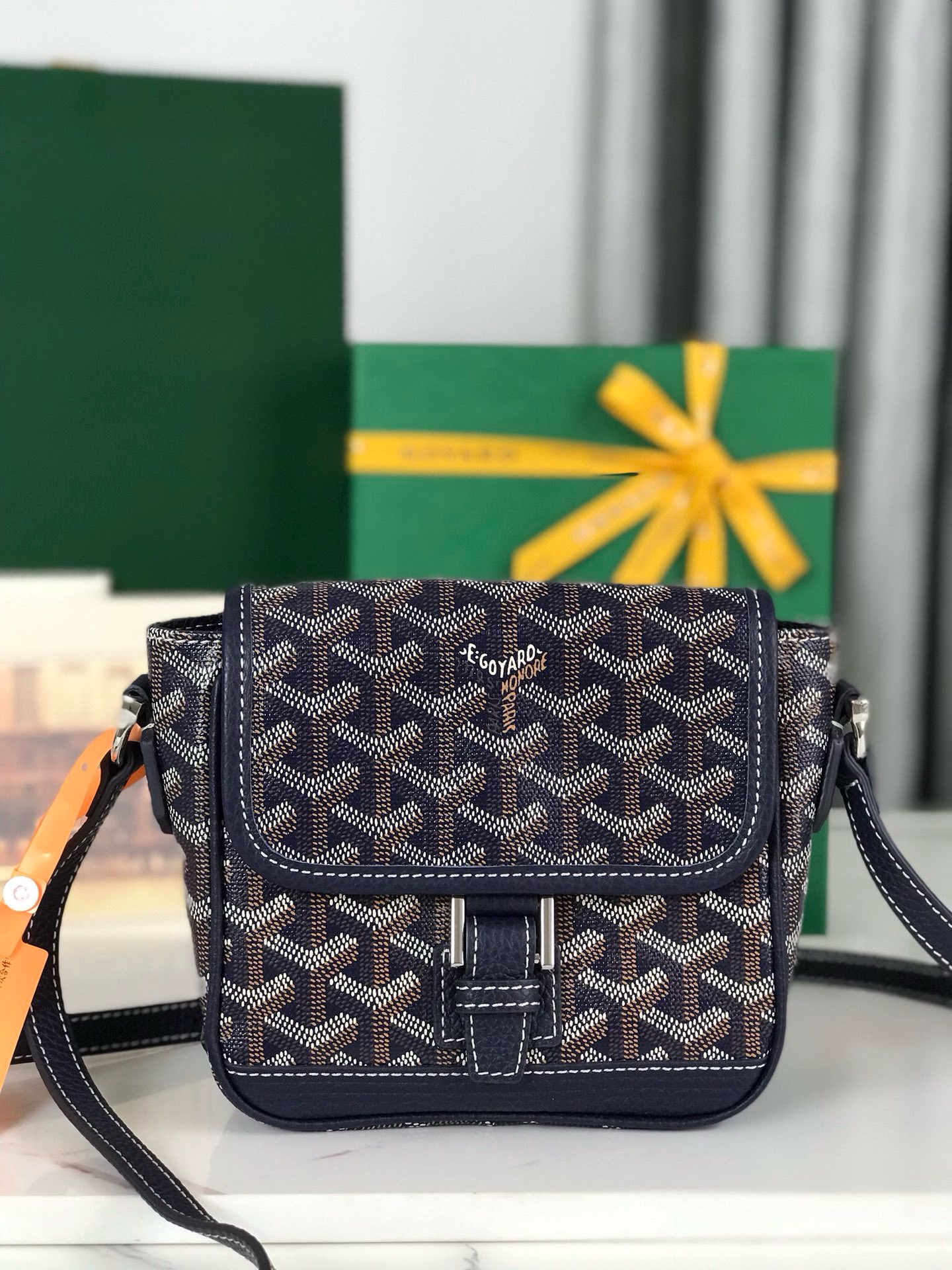 고야드 Goyard Grand Bleu PM 크로스 백 16CM