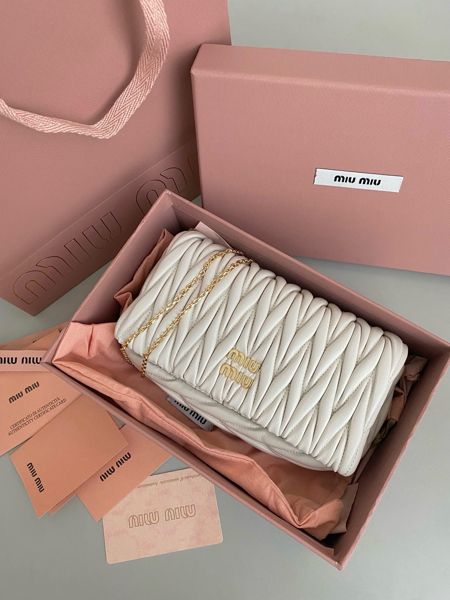 미우 미우 miu miu F0003  WOC 체인 지갑 18CM