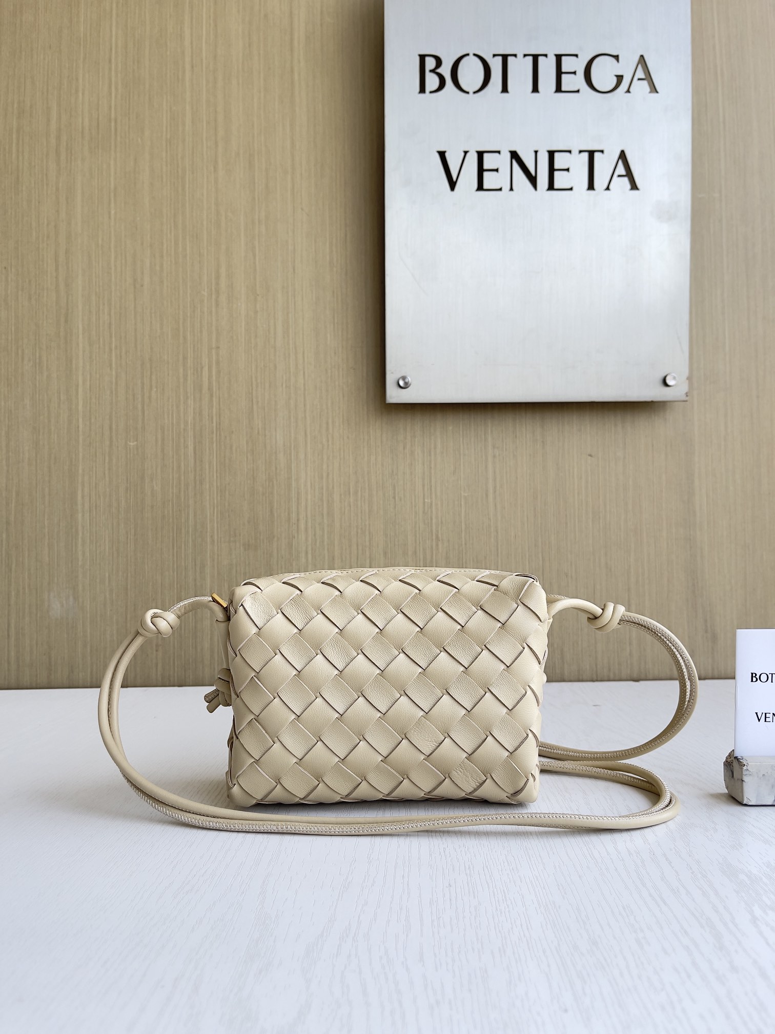 보테가 베네타 Bottega Veneta MINI Loop 크로스 백 723547