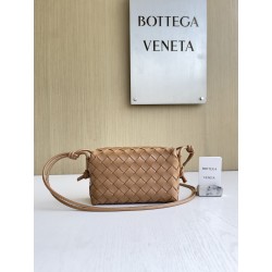 보테가 베네타 Bottega Veneta MINI Loop 크로스 백 723547