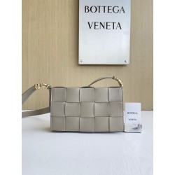 보테가 베네타 Bottega Veneta 크로스 백 666870