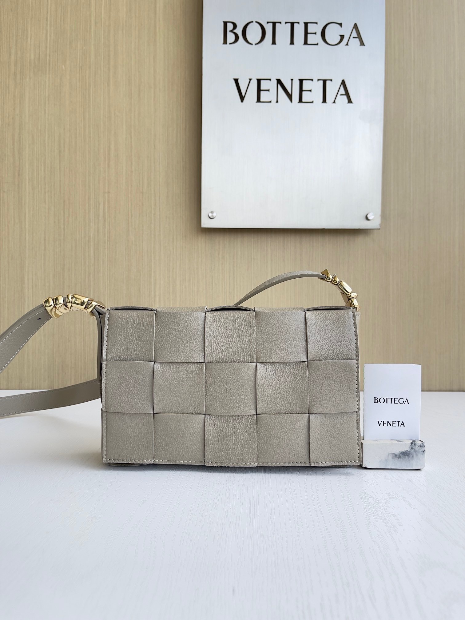 보테가 베네타 Bottega Veneta 크로스 백 666870