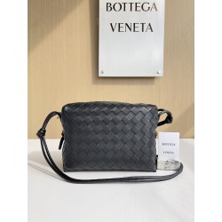 보테가 베네타 Bottega Veneta 크로스 백 666689