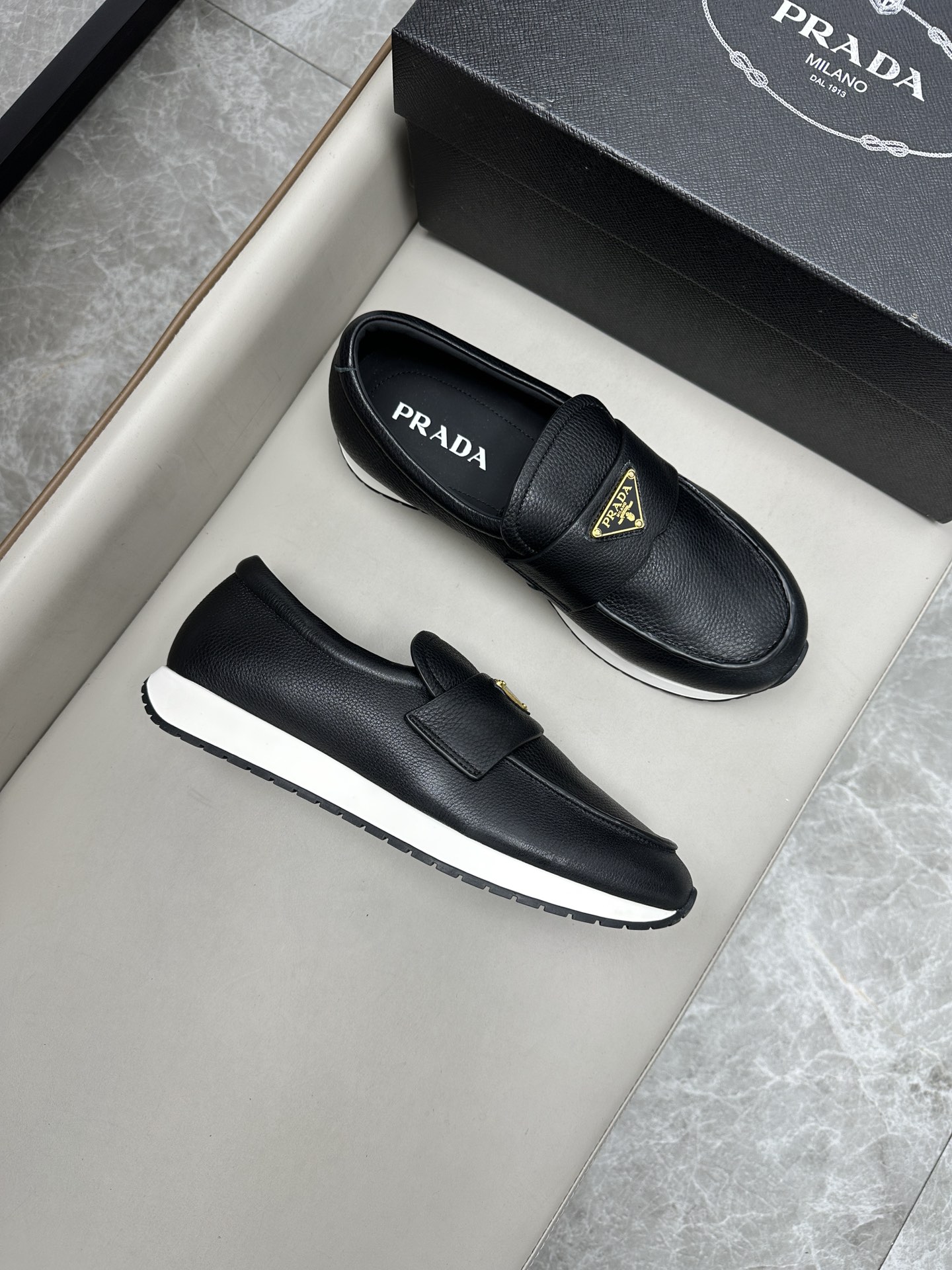 프라다 Prada 로퍼