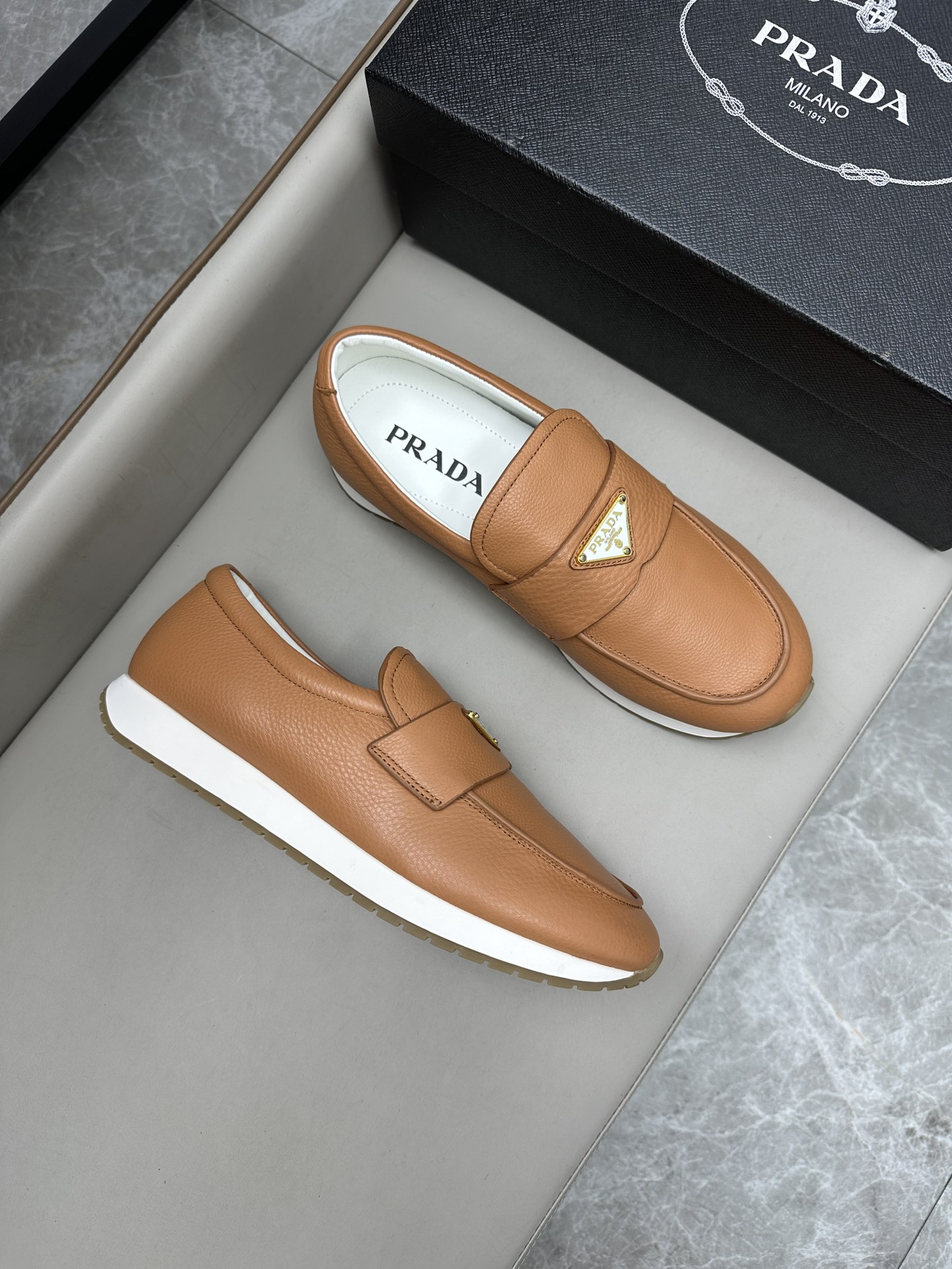 프라다 Prada 로퍼