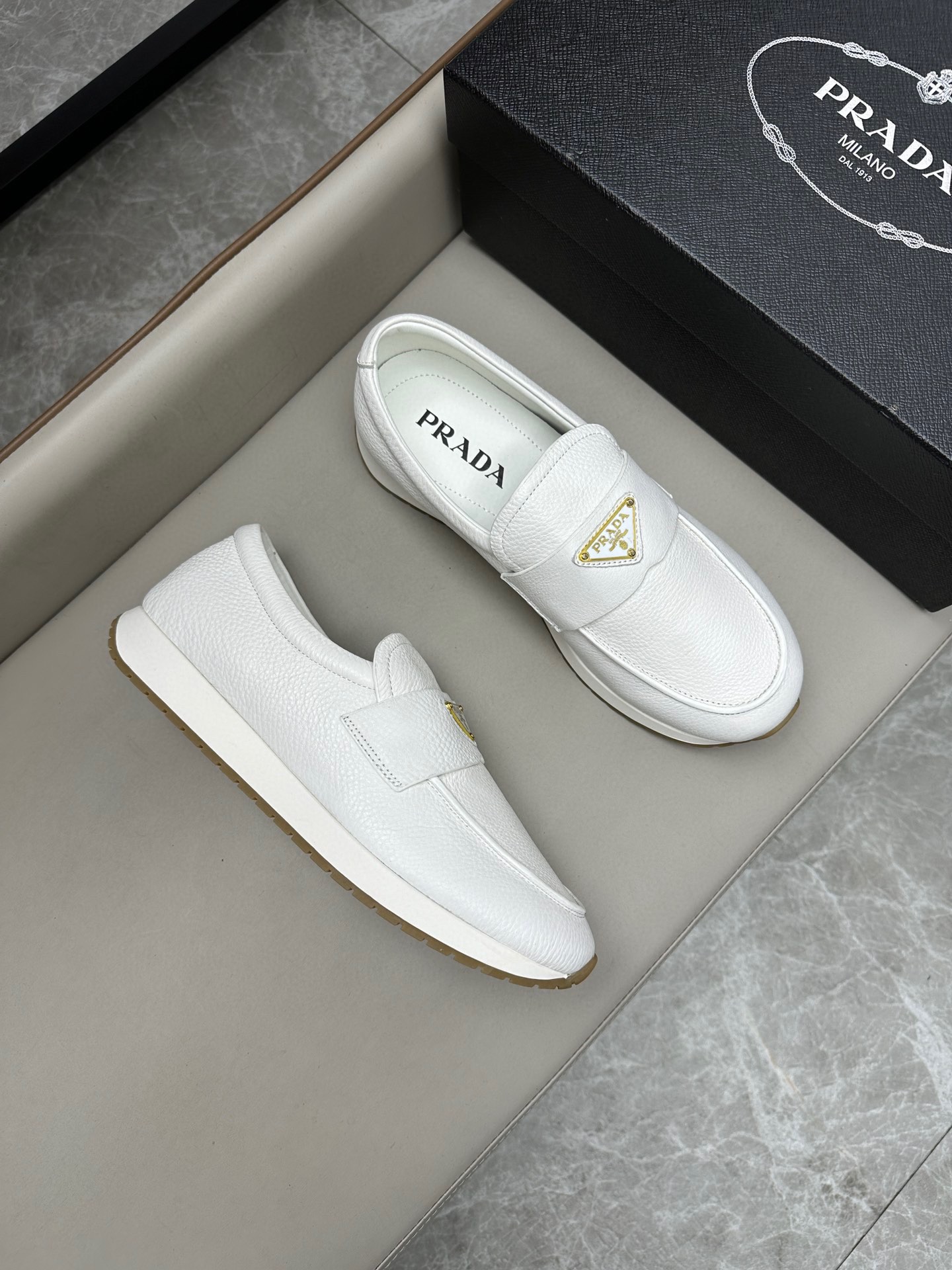 프라다 Prada 로퍼