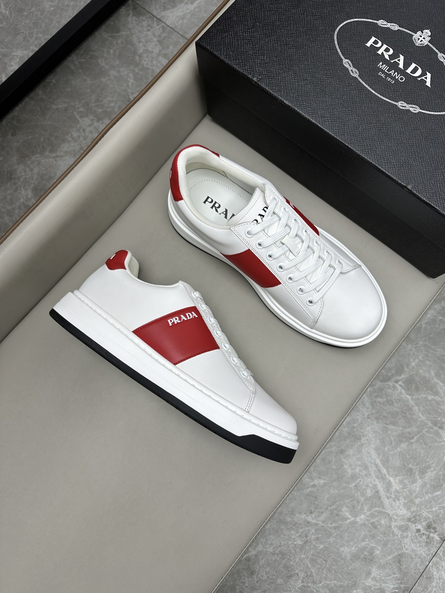 프라다 Prada 스니커즈