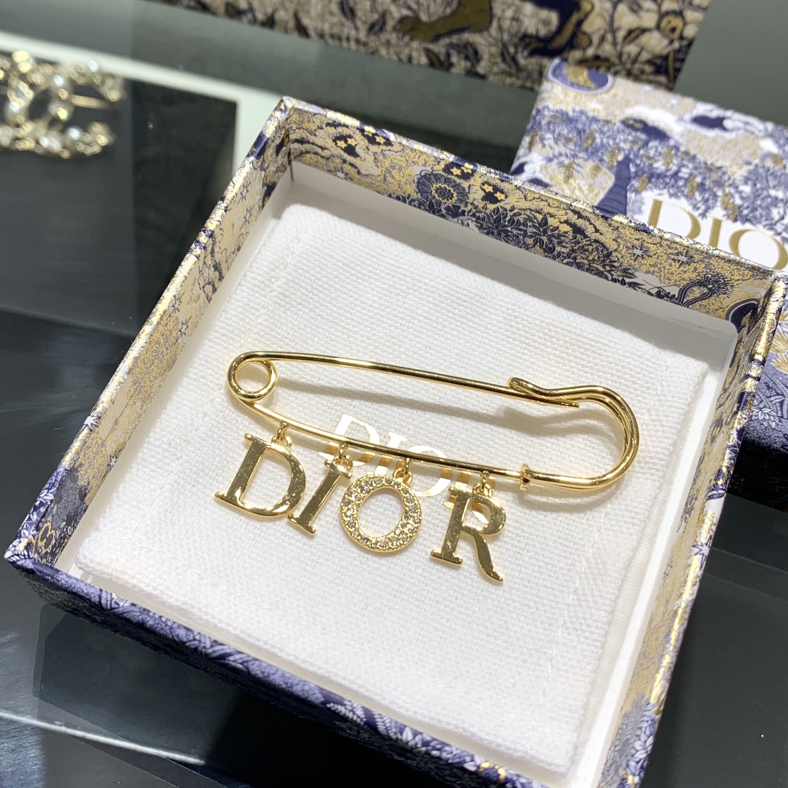 디올 Dior 브로치