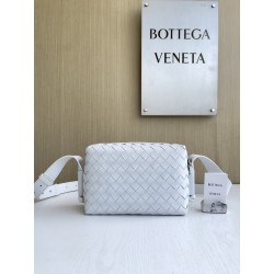 보테가 베네타 Bottega Veneta 크로스 백 755774