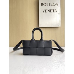 보테가베네타 Bottega Veneta MINI East-West Arco Tote 토트 백 776778