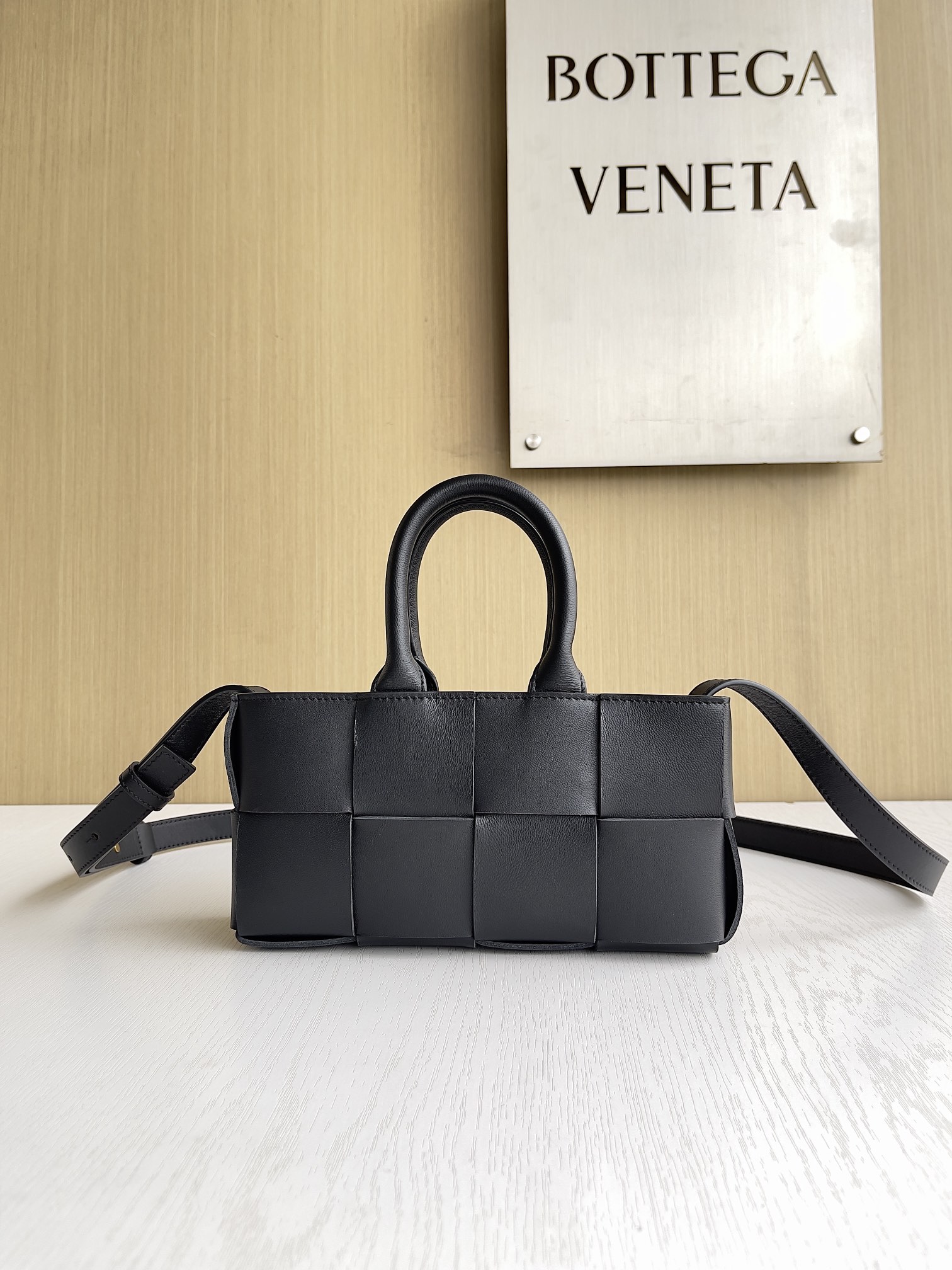 보테가베네타 Bottega Veneta MINI East-West Arco Tote 토트 백 776778