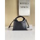 보테가 베네타 Bottega Veneta MINI Hop 크로스 백 777586