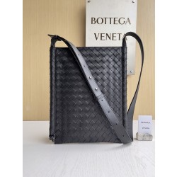 보테가 베네타 Bottega Veneta Flat Loop 크로스 백 777586