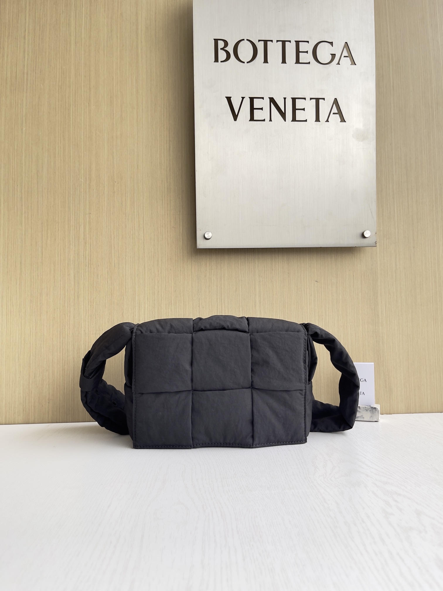 보테가 베네타 Bottega Veneta Padded Tech Cassette 크로스 백 755182