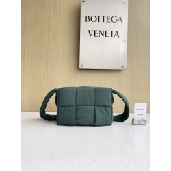 보테가 베네타 Bottega Veneta Padded Tech Cassette 크로스 백 755182