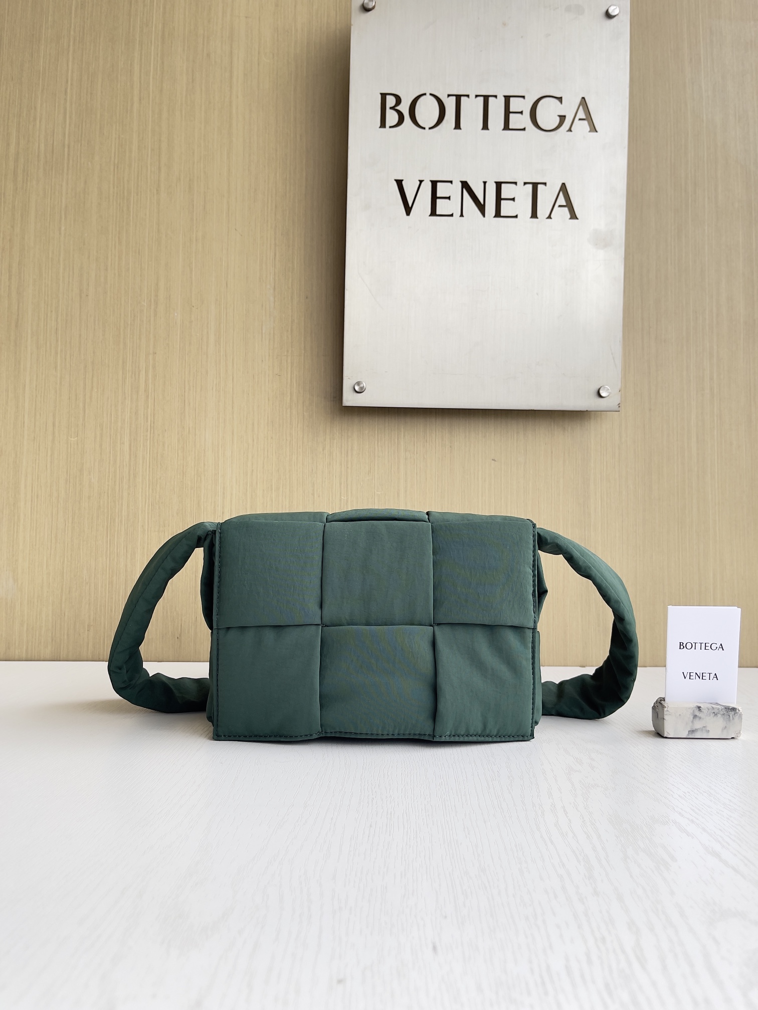 보테가 베네타 Bottega Veneta Padded Tech Cassette 크로스 백 755182