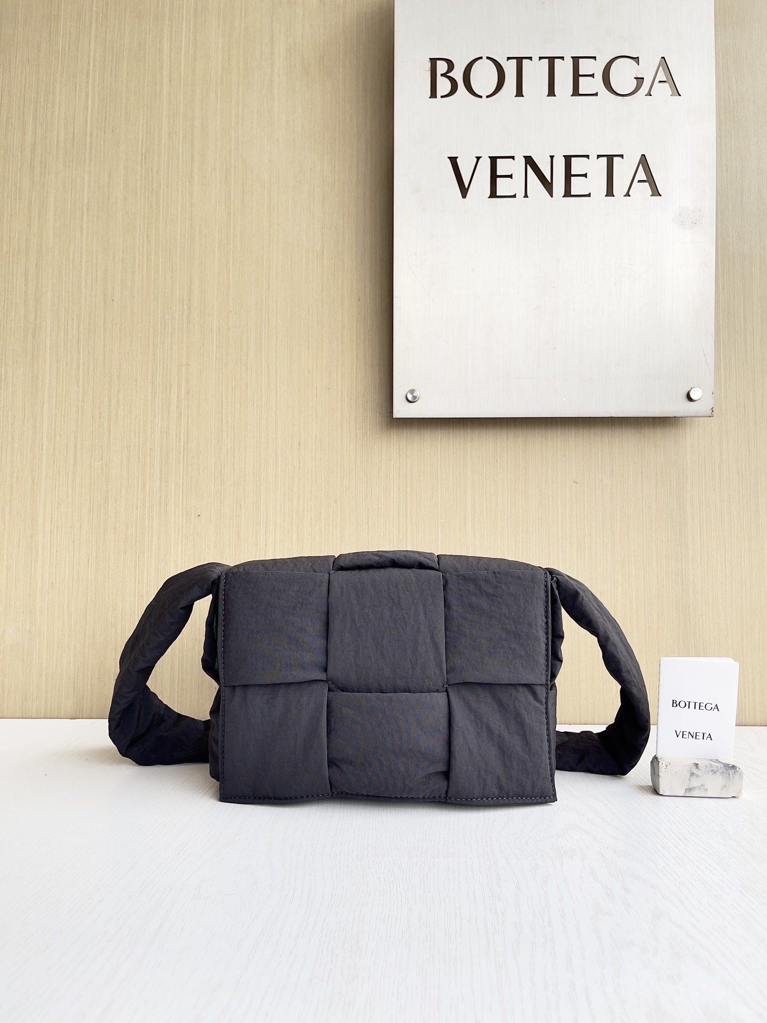 보테가 베네타 Bottega Veneta Padded Tech Cassette 크로스 백 755182