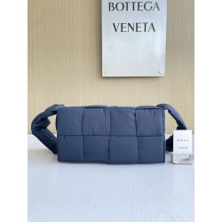 보테가 베네타 Bottega Veneta Cassette 크로스 백 628951