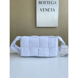 보테가 베네타 Bottega Veneta Cassette 크로스 백 628951