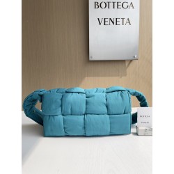 보테가 베네타 Bottega Veneta Cassette 크로스 백 628951