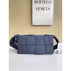 보테가 베네타 Bottega Veneta Cassette 크로스 백 628951