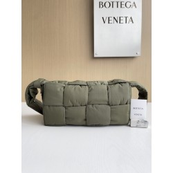 보테가 베네타 Bottega Veneta Cassette 크로스 백 628951