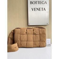 보테가 베네타 Bottega Veneta Cassette 크로스 백 70529