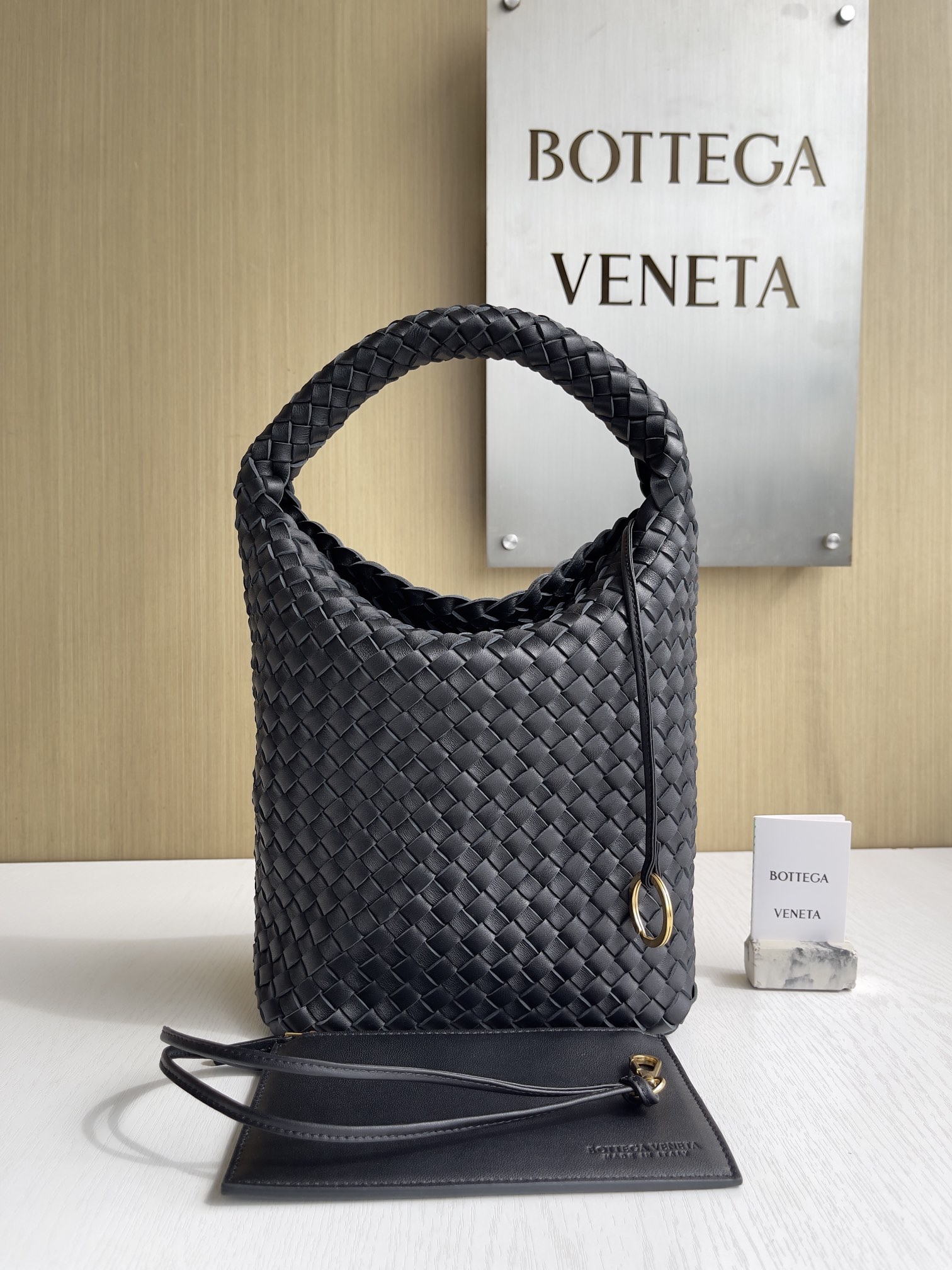 보테가베네타 Bottega Veneta Cabat Bucket Bag 753172