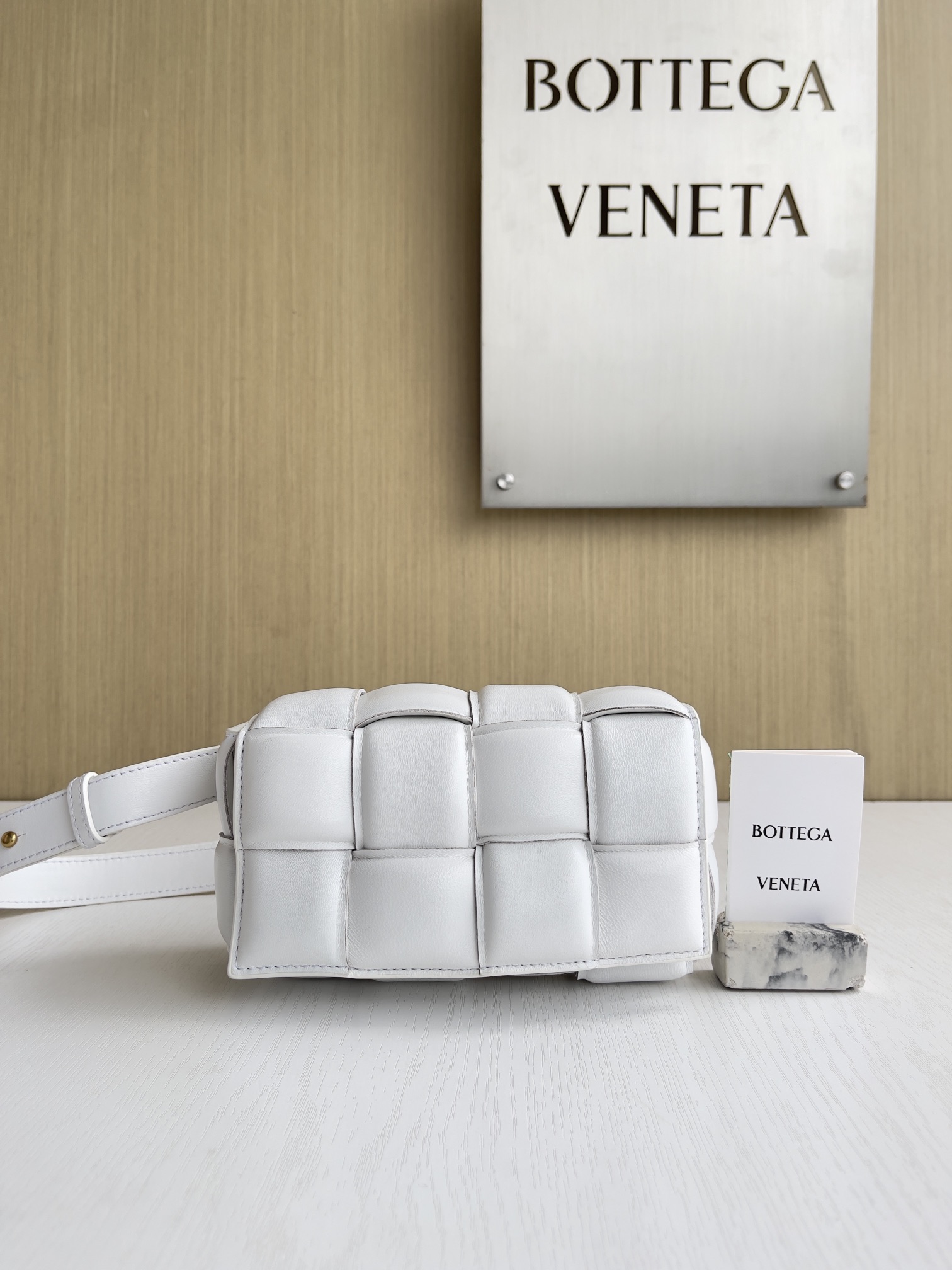 보테가베네타 Bottega Veneta Padded Cassette Belt Bag 710075