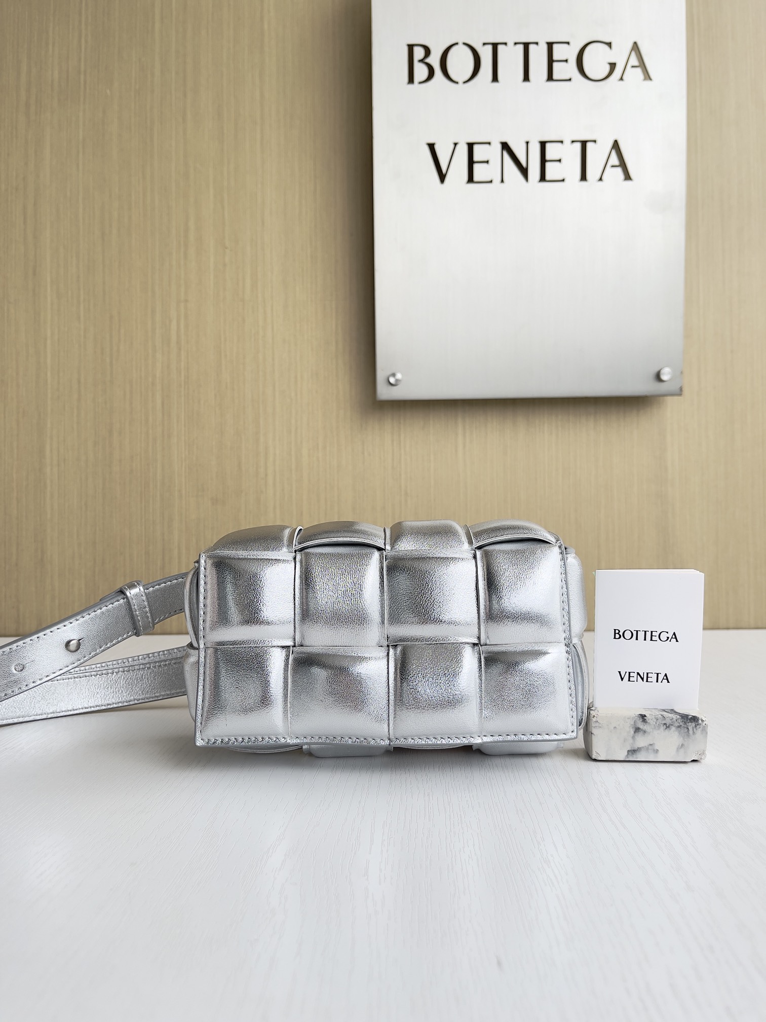 보테가베네타 Bottega Veneta Padded Cassette Belt Bag 710075