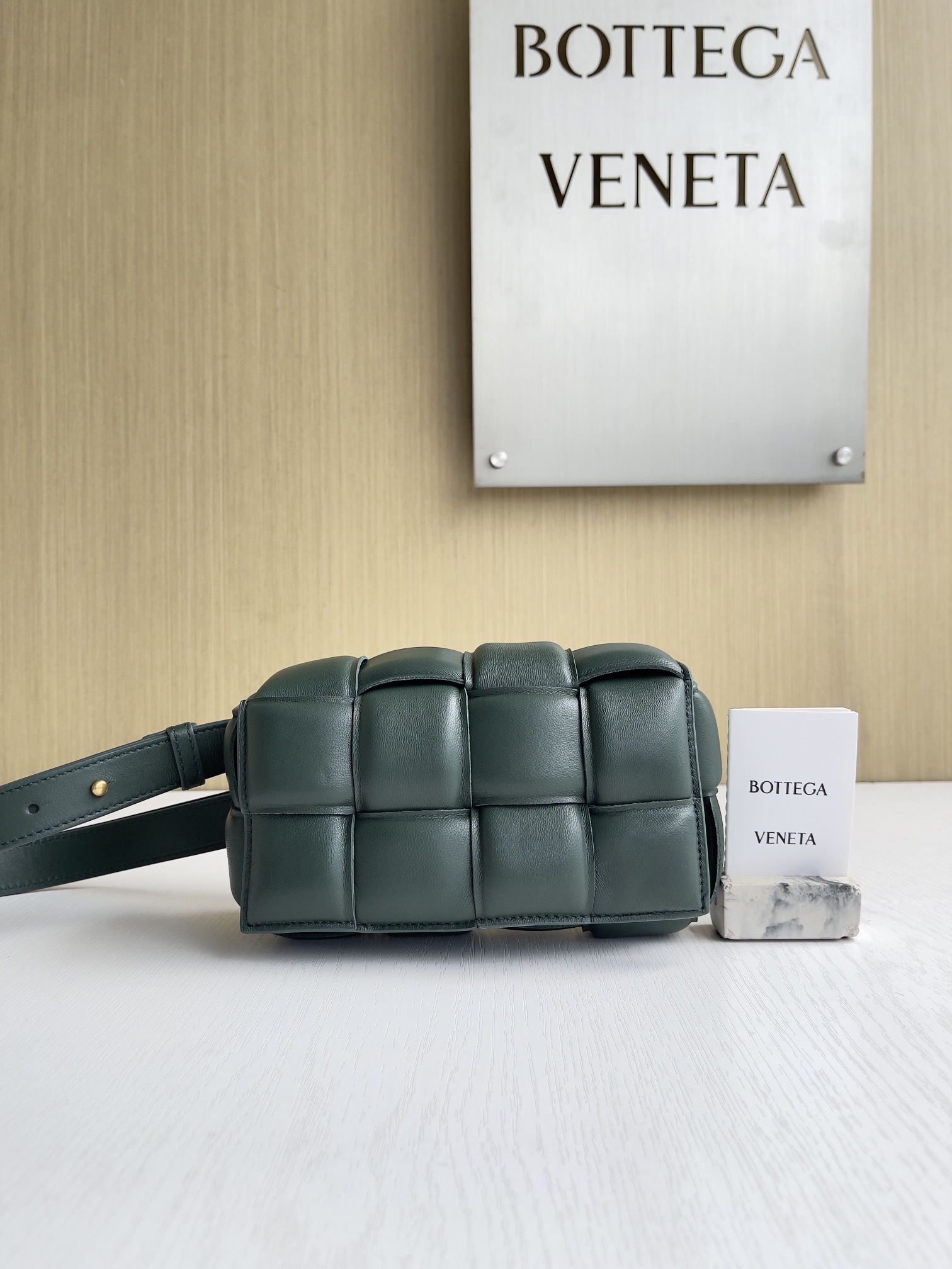 보테가베네타 Bottega Veneta Padded Cassette Belt Bag 710075
