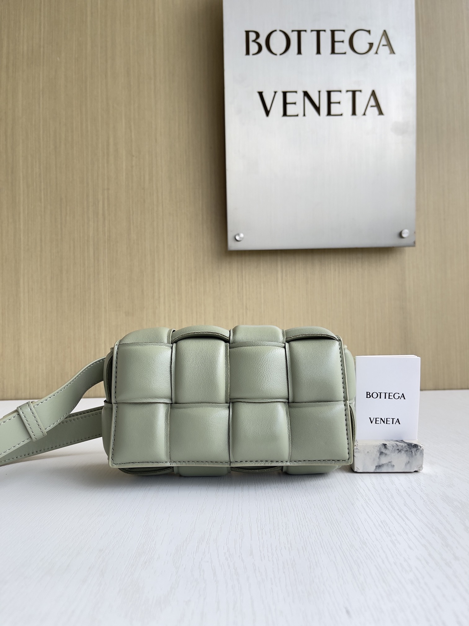 보테가베네타 Bottega Veneta Padded Cassette Belt Bag 710075