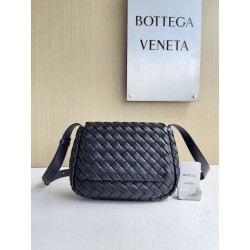 보테가 베네타 Bottega Veneta Cobble Messenger 크로스 백 755659