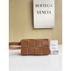 보테가베네타 Bottega Veneta Cassette 벨트 백 738000