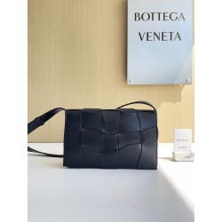 보테가 베네타 Bottega Veneta 크로스 백 755161