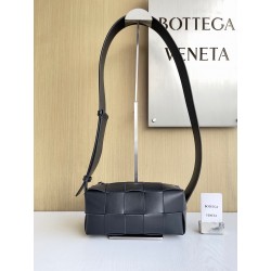 보테가 베네타 Bottega Veneta Brick Cassette 크로스 백 729251