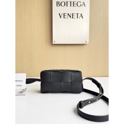 보테가 베네타 Bottega Veneta MINI Cassette 크로스 백 755031