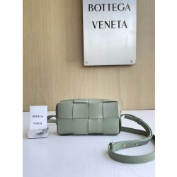 보테가 베네타 Bottega Veneta MINI Cassette 크로스 백 755031