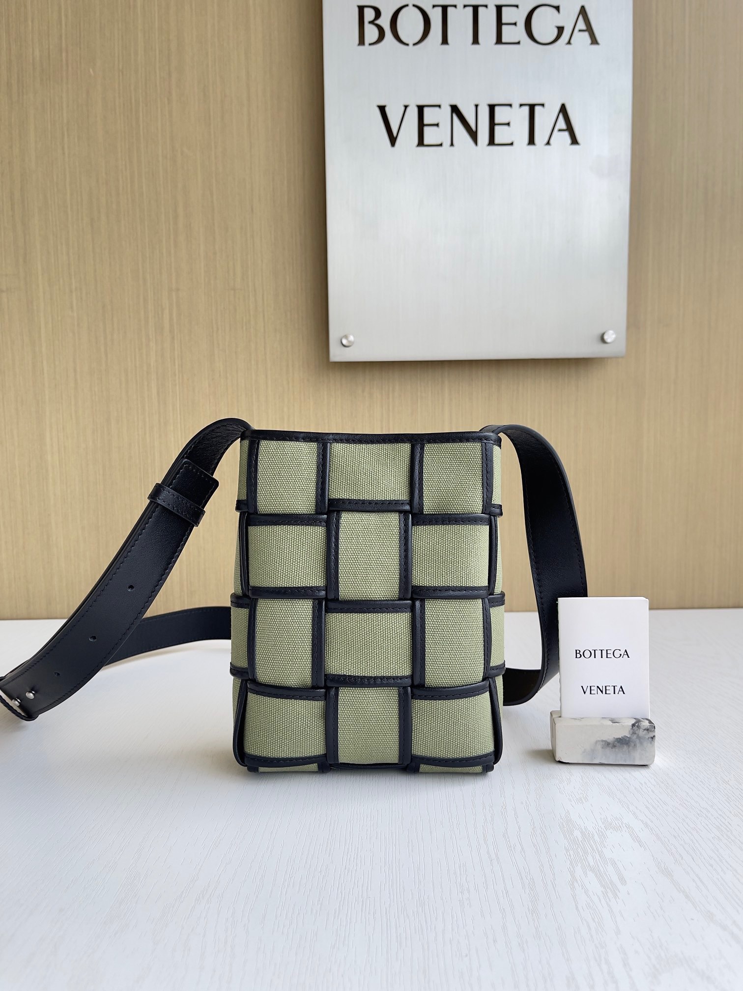 보테가베네타 Bottega Veneta Cassette Phone Pouch 742996