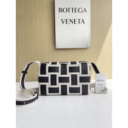 보테가 베네타 Bottega Veneta 크로스 백 755217