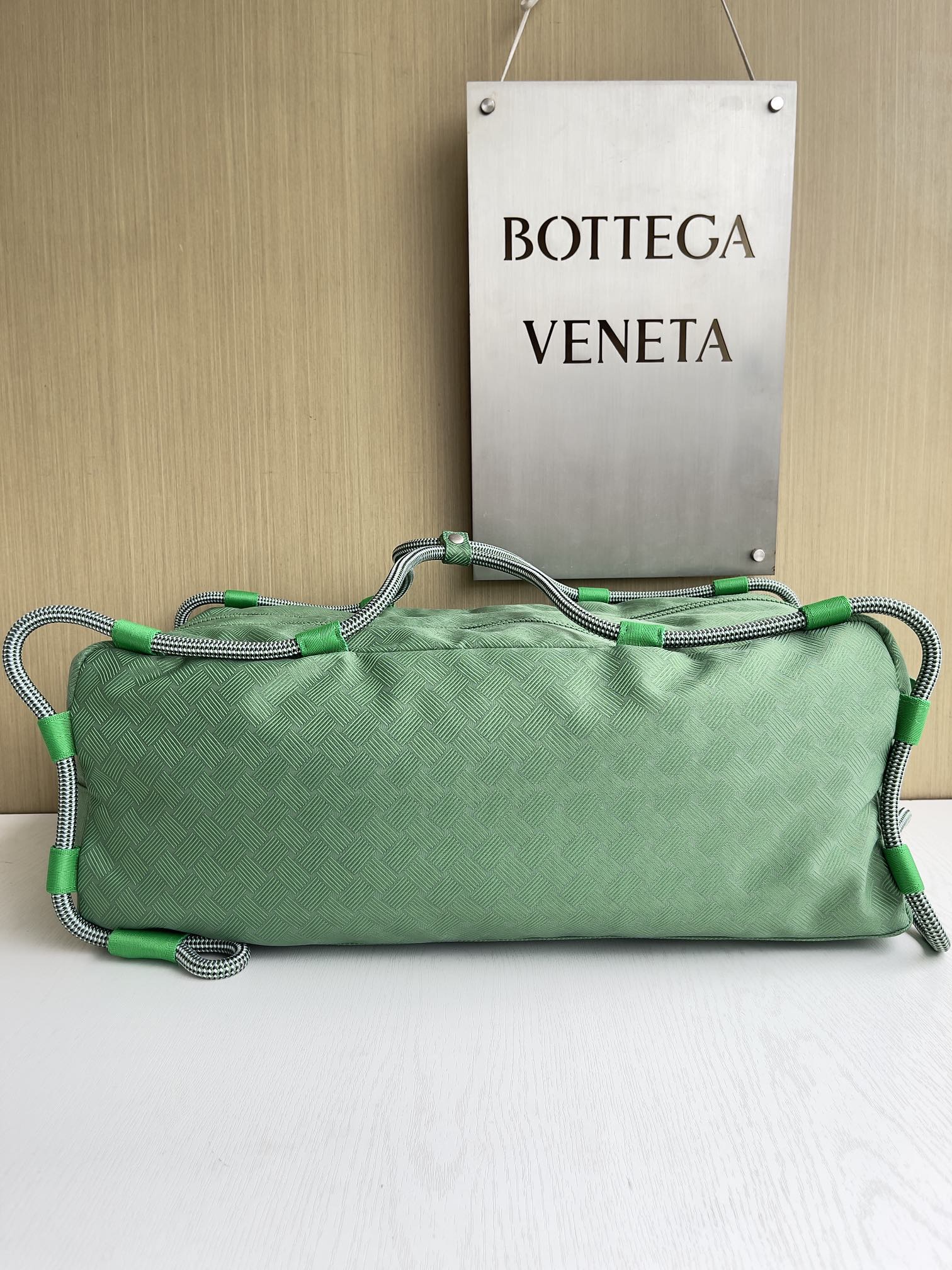 보테가베네타 Bottega Veneta 여행 가방 718083