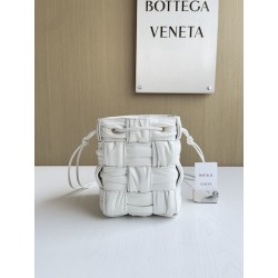 보테가베네타 Bottega Veneta Cassette 버킷 백 717187