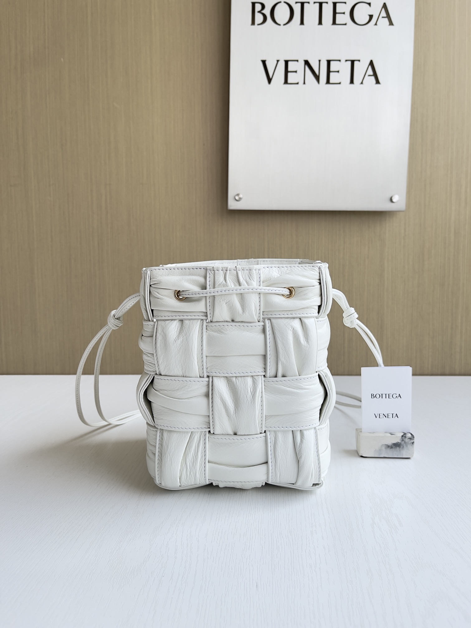 보테가베네타 Bottega Veneta Cassette 버킷 백 717187