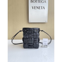 보테가베네타 Bottega Veneta Cassette 버킷 백 717187