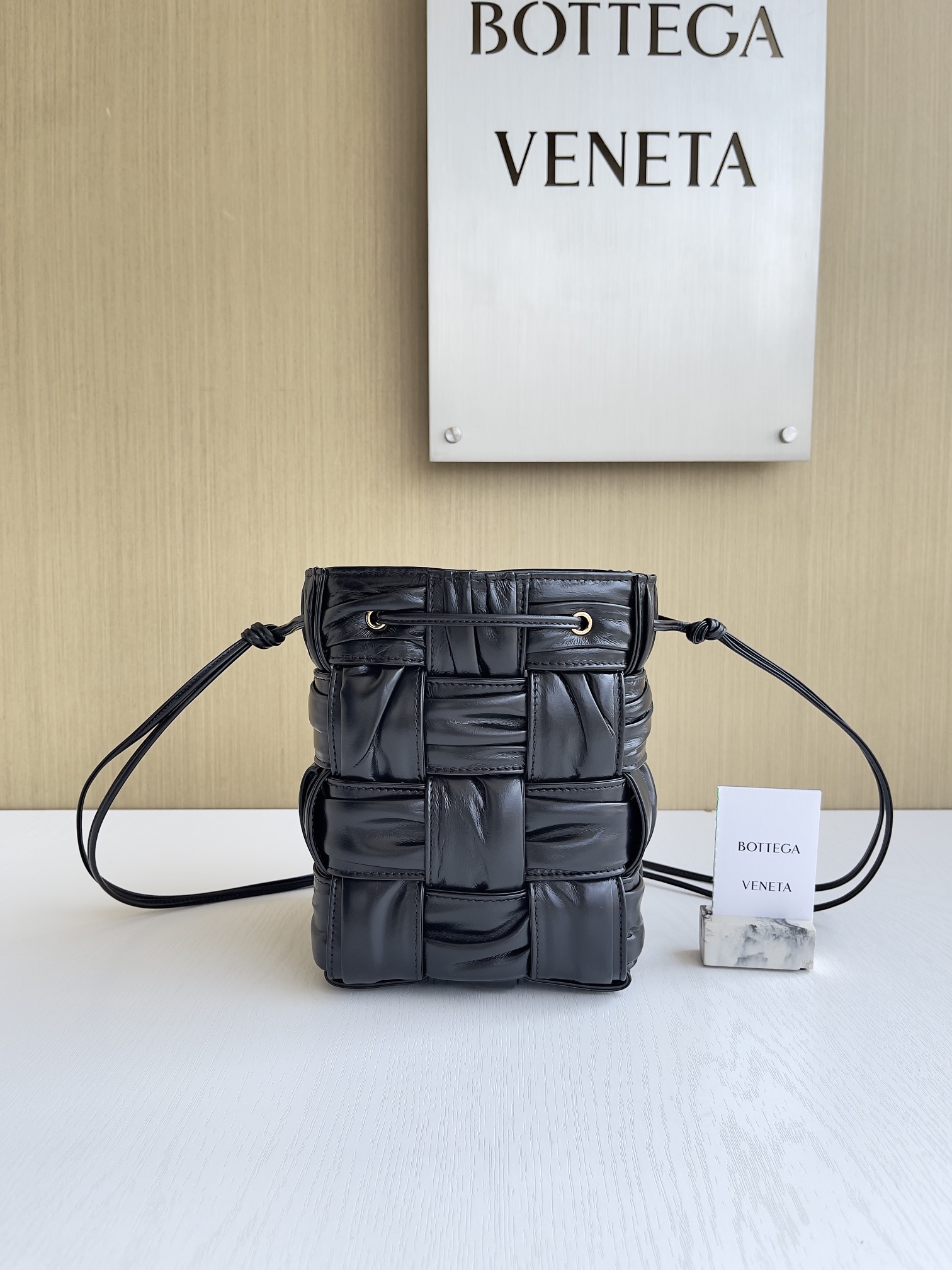 보테가베네타 Bottega Veneta Cassette 버킷 백 717187