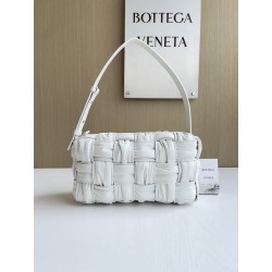 보테가베네타 Bottega Veneta Brick Cassette 숄더백 717090