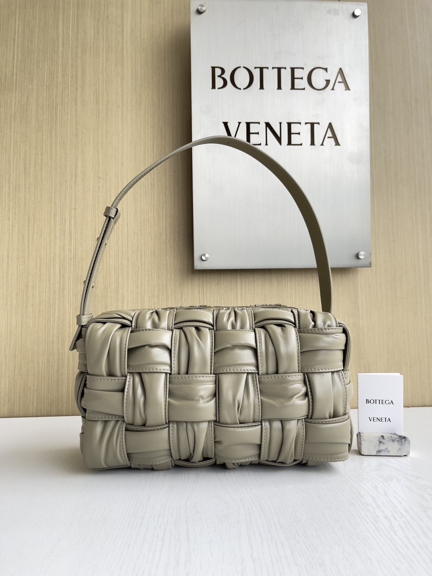 보테가베네타 Bottega Veneta Brick Cassette 717090