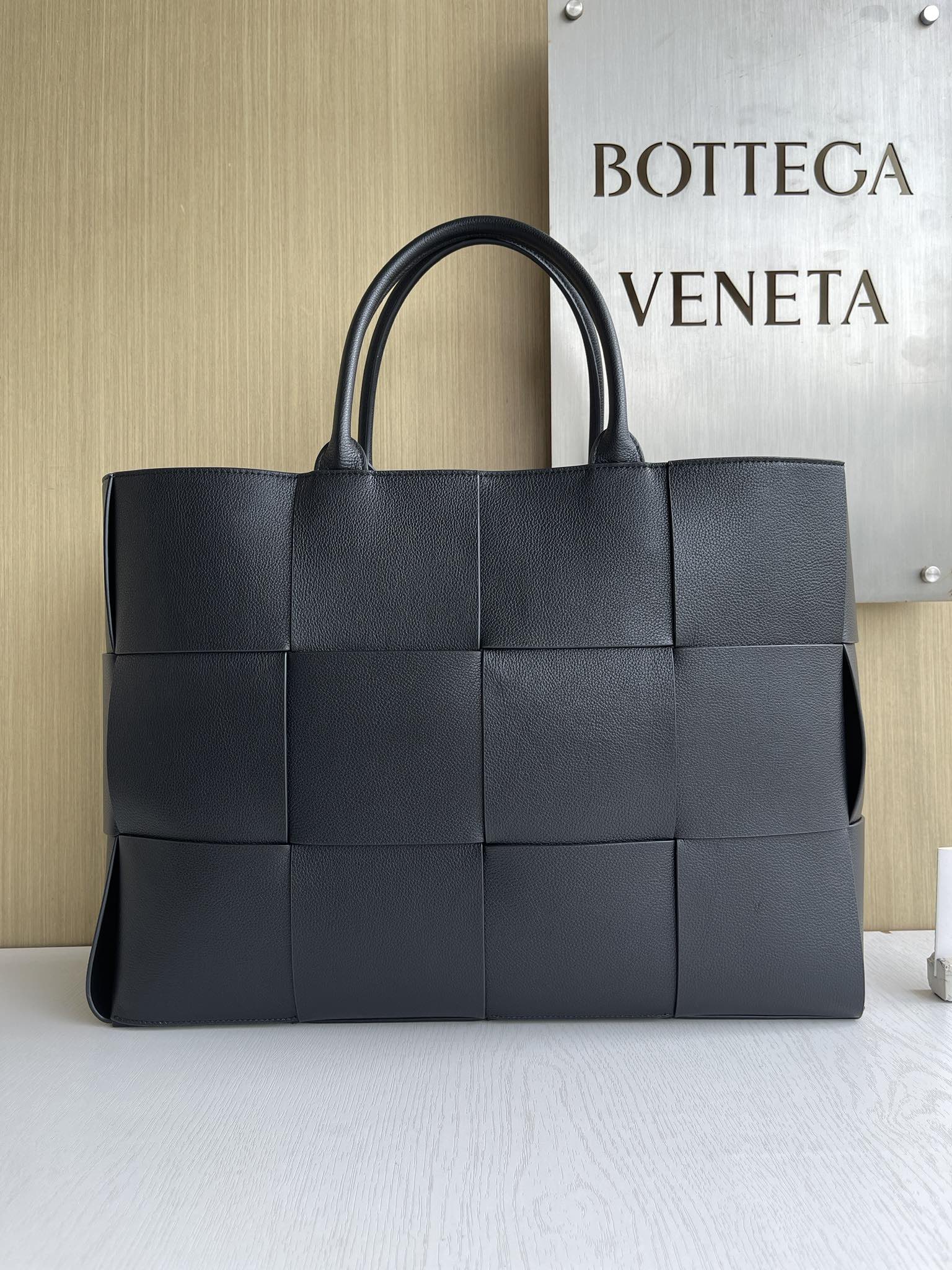 보테가베네타 Bottega Veneta Arco Tote 토트 백 680165