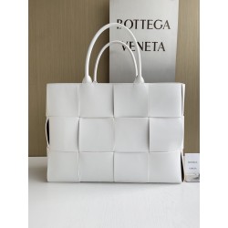 보테가베네타 Bottega Veneta Arco Tote 토트 백 680165